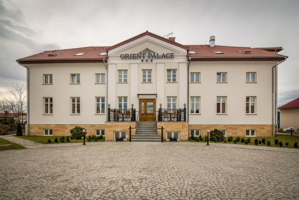 东方宫殿酒店 Bielany Wrocławskie 外观 照片