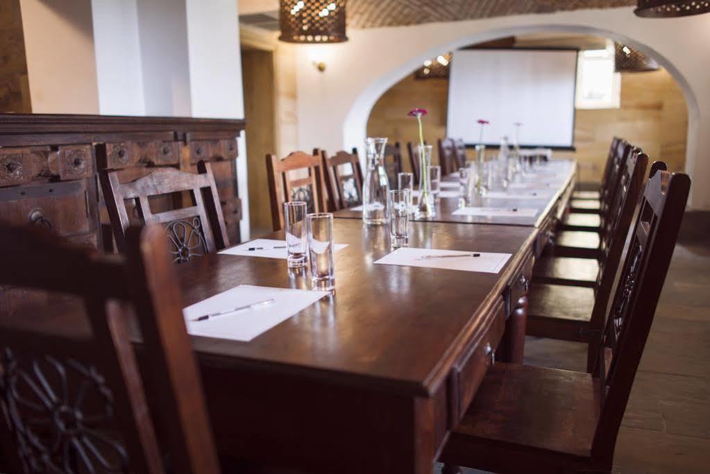 东方宫殿酒店 Bielany Wrocławskie 外观 照片